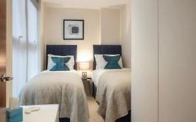 Westminster 2 Bed 2 Bath Apartment